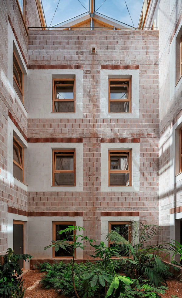 24 Social Housing Units. Pere Matutes 72 - 08014 ARQUITECTURA